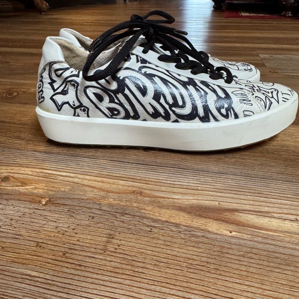 Graphic Black and White Women's Golf Athletic Sneakers, Size 5.5